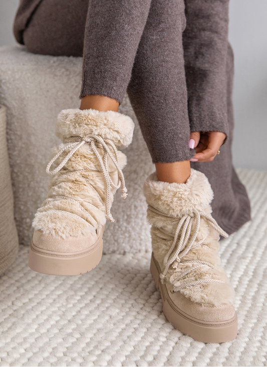 Beige snow boots